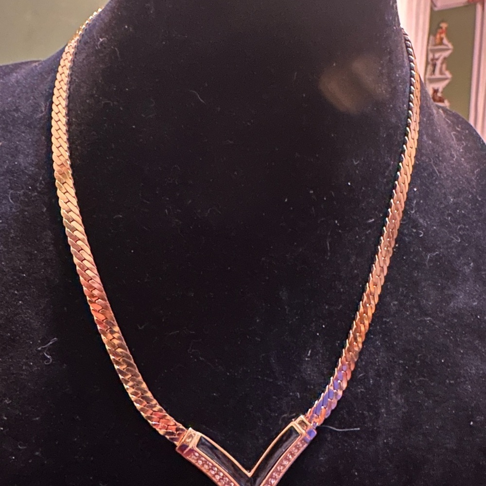 Christian Dior Gold Tone V Pendant Necklace w/ Rhinestones rare 1970’s vintage - Picture 7 of 7